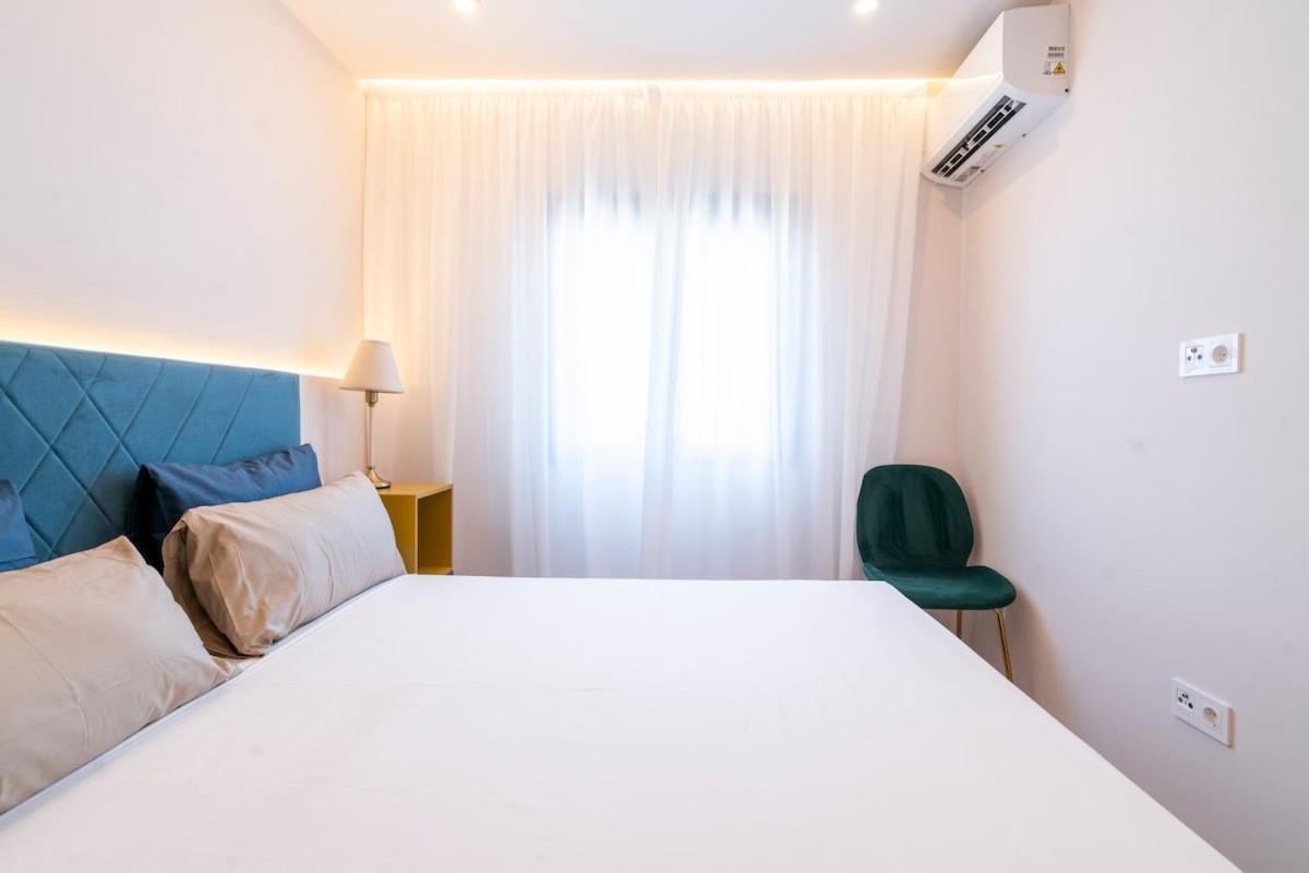 G232 Brand New Design Feria Apartment Madrid